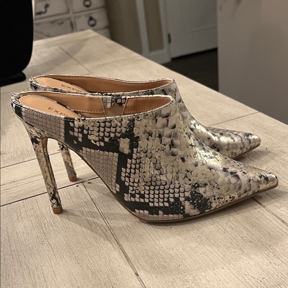 Express Snakeskin Patterned Heeled Mules - Picture 2 of 7
